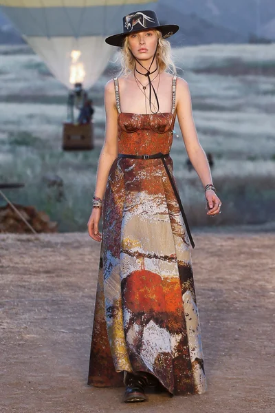 Look 3